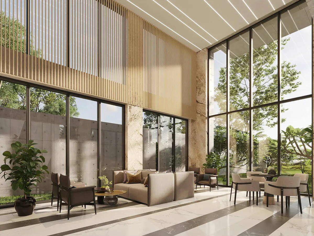 Salón a doble altura con pared de listones de madera y grandes ventanales